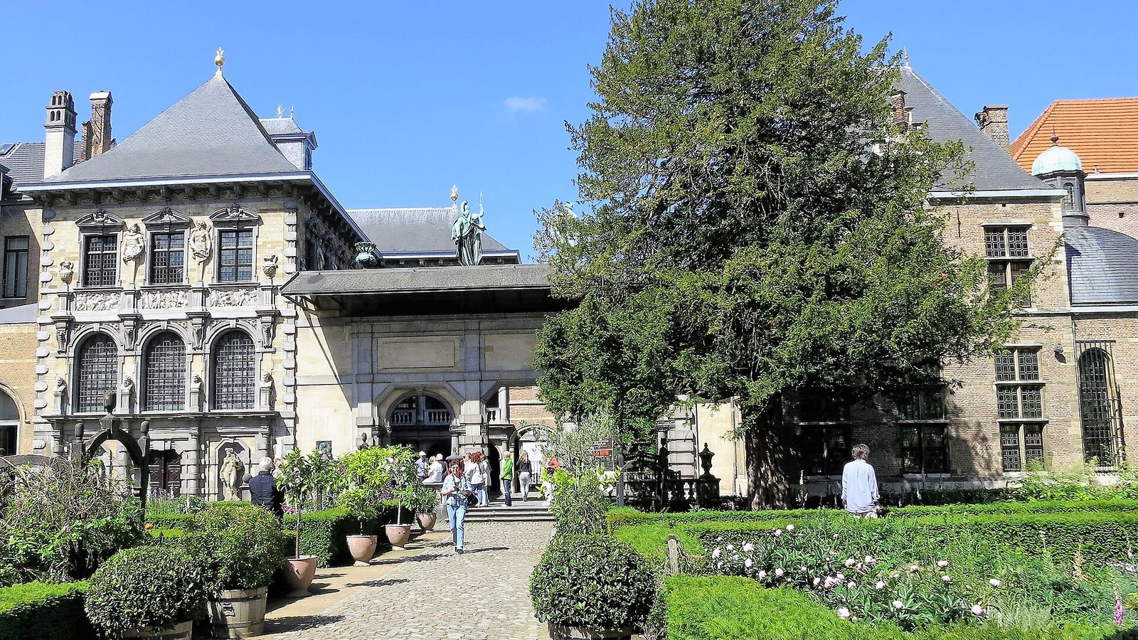 El jardín y el ala del estudio de la Casa de Rubens