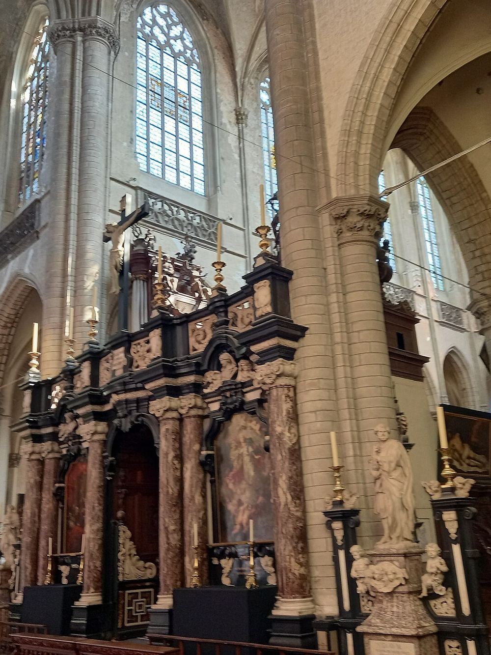 Interior de la Iglesia de Santiago en Amberes, donde está enterrado Rubens