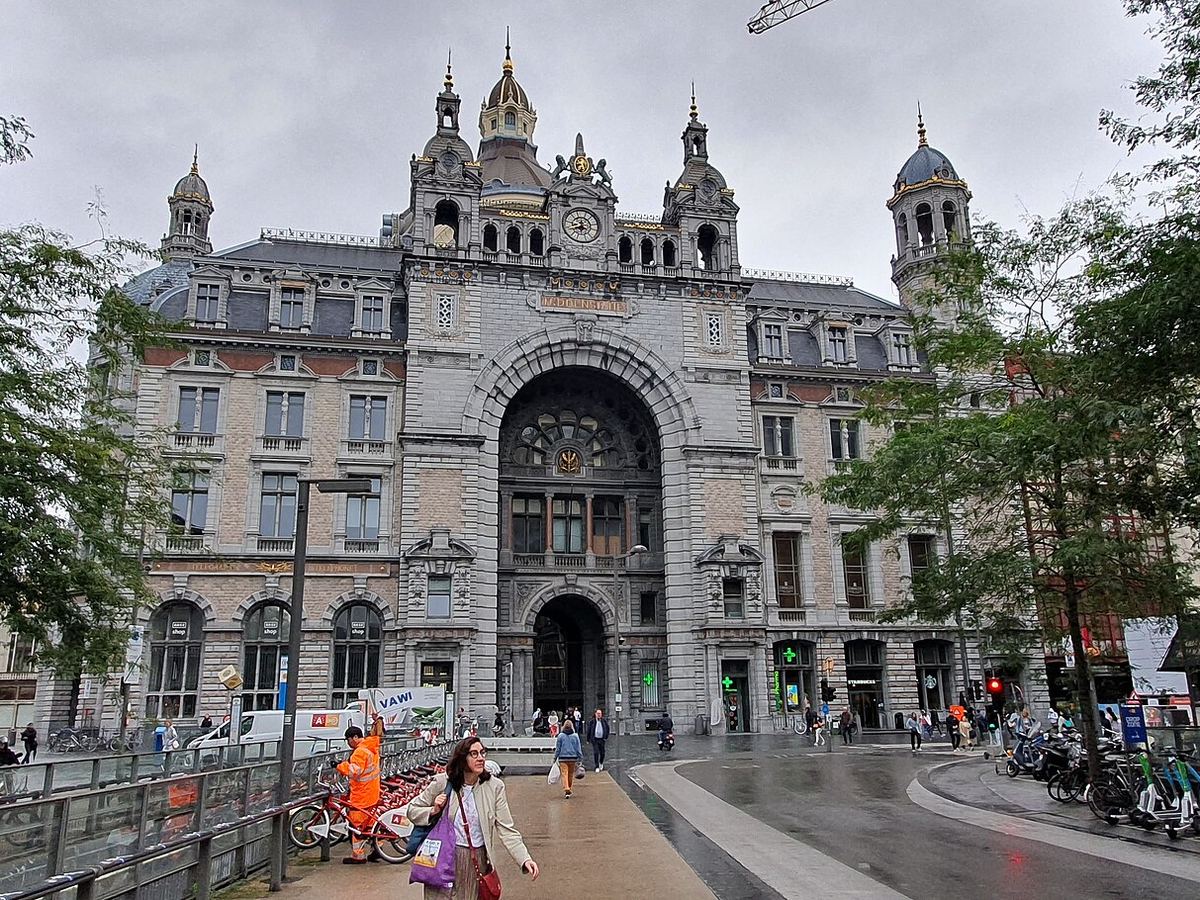 Estación de Amberes-Central, donde comienza el paseo de los Puntos Destacados